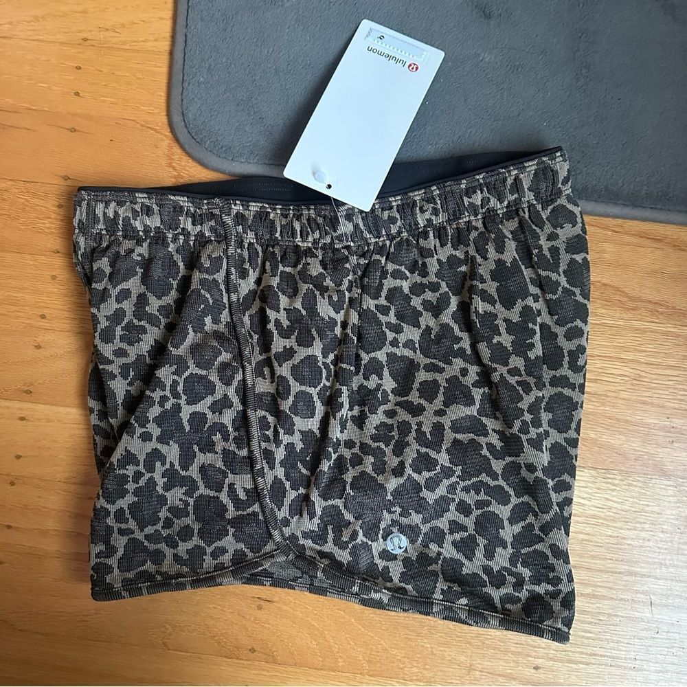 NWT 6 Swiftly Mid-Rise Running Workout Short 3" - Lululemon - Picture 3 of 12